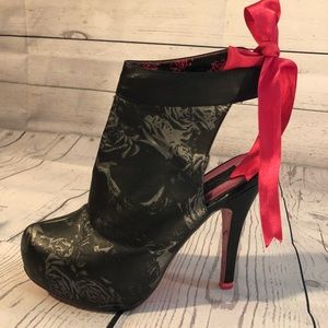 Iron Fist Black Rose Heels Rock Pinup